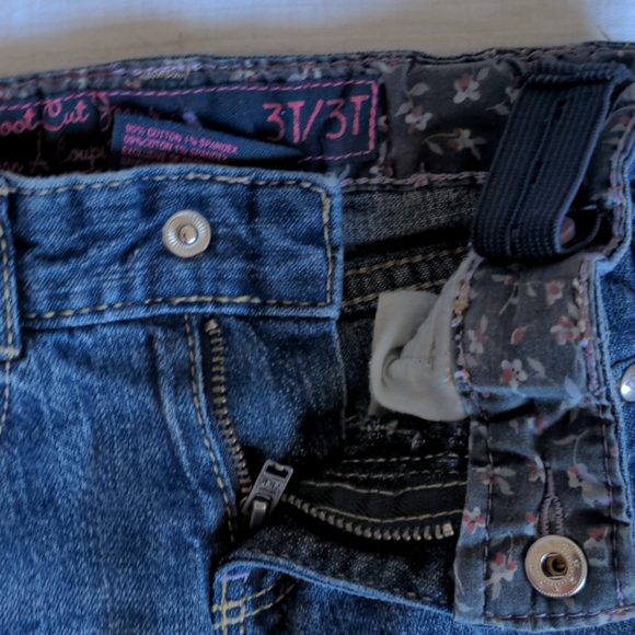 Oshkosh Jeans W/Embroidered Flowers - Picture 3 of 6